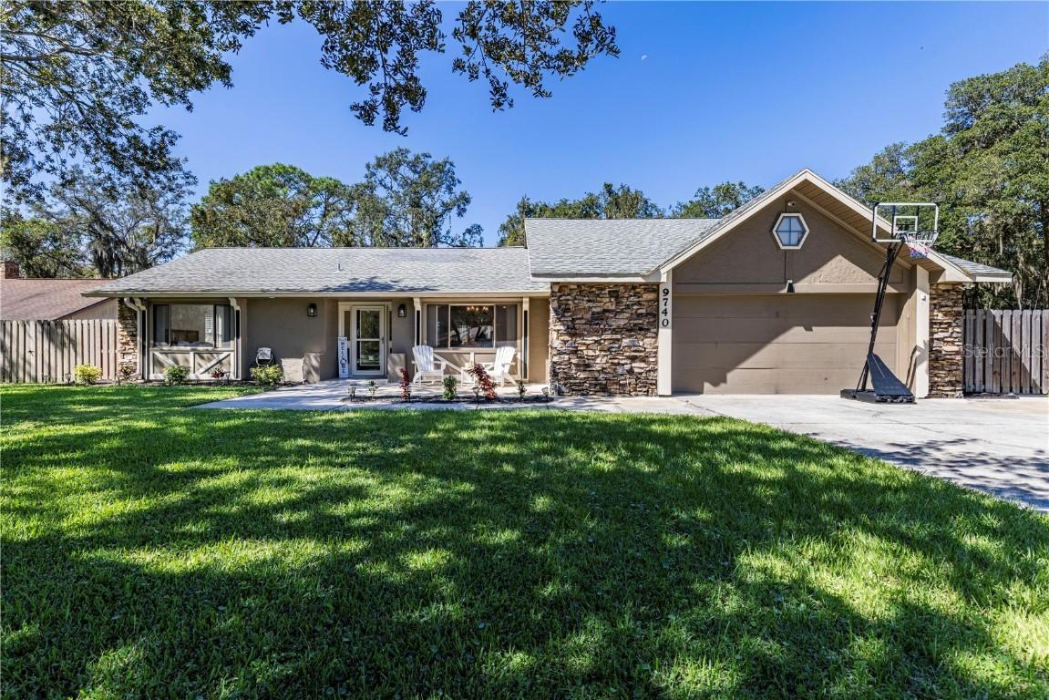 9740 Fairway Cir., Leesburg, FL 34788