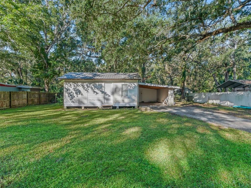 2850 Cr 423, Lake Panasoffkee, FL 33538