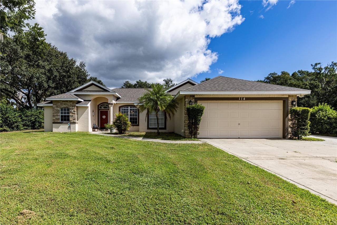 114 Wingfield Dr., Umatilla, FL 32784