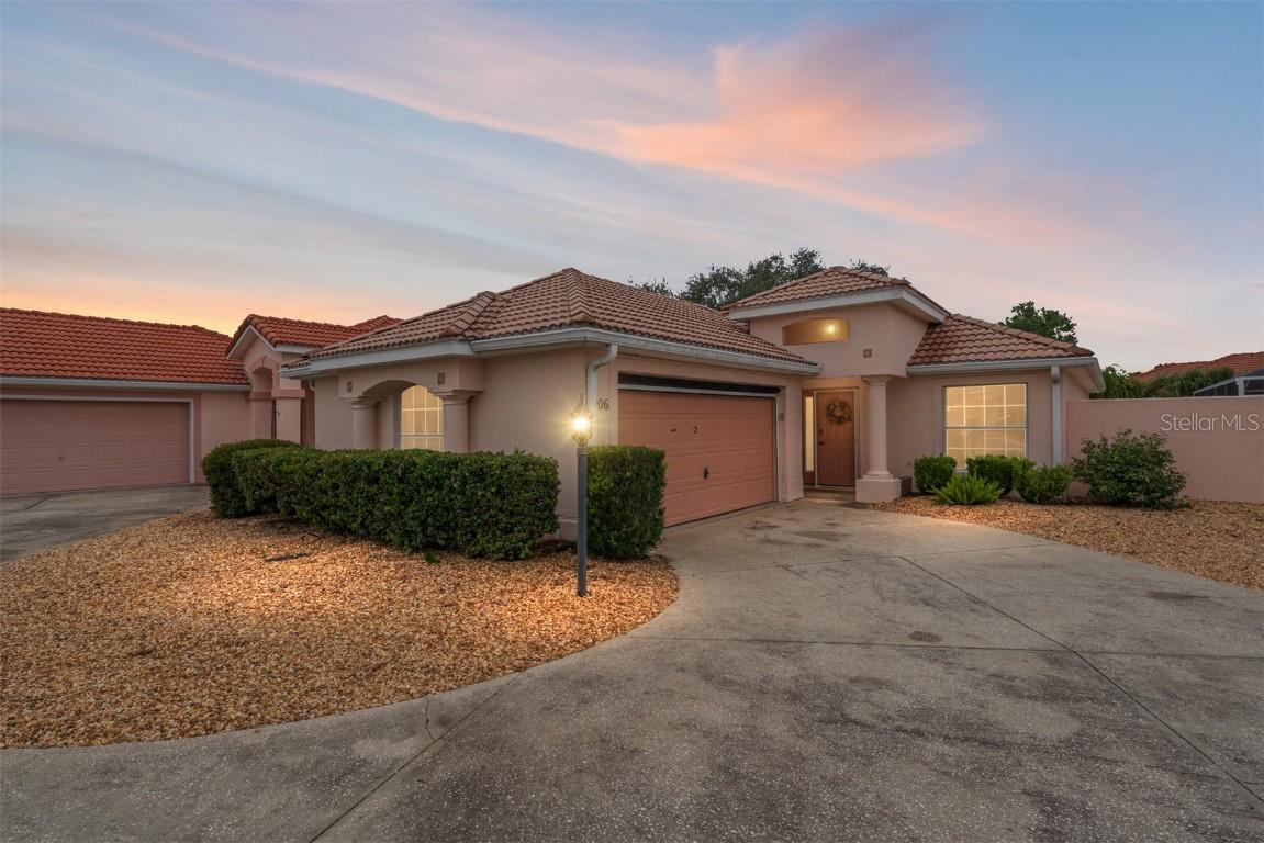 906 Santa Anna Ln., Lady Lake, FL 32159