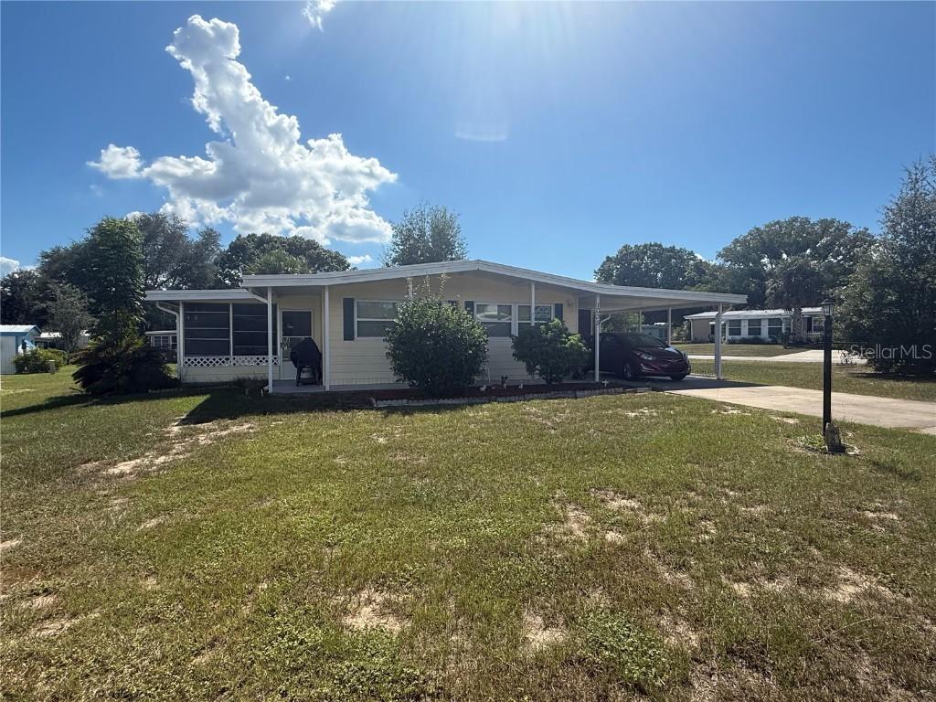 1035 Lake Dr., Grand Island, FL 32735