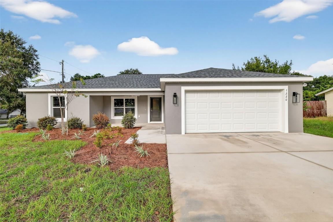 1220 Padgett Cir., Lady Lake, FL 32159
