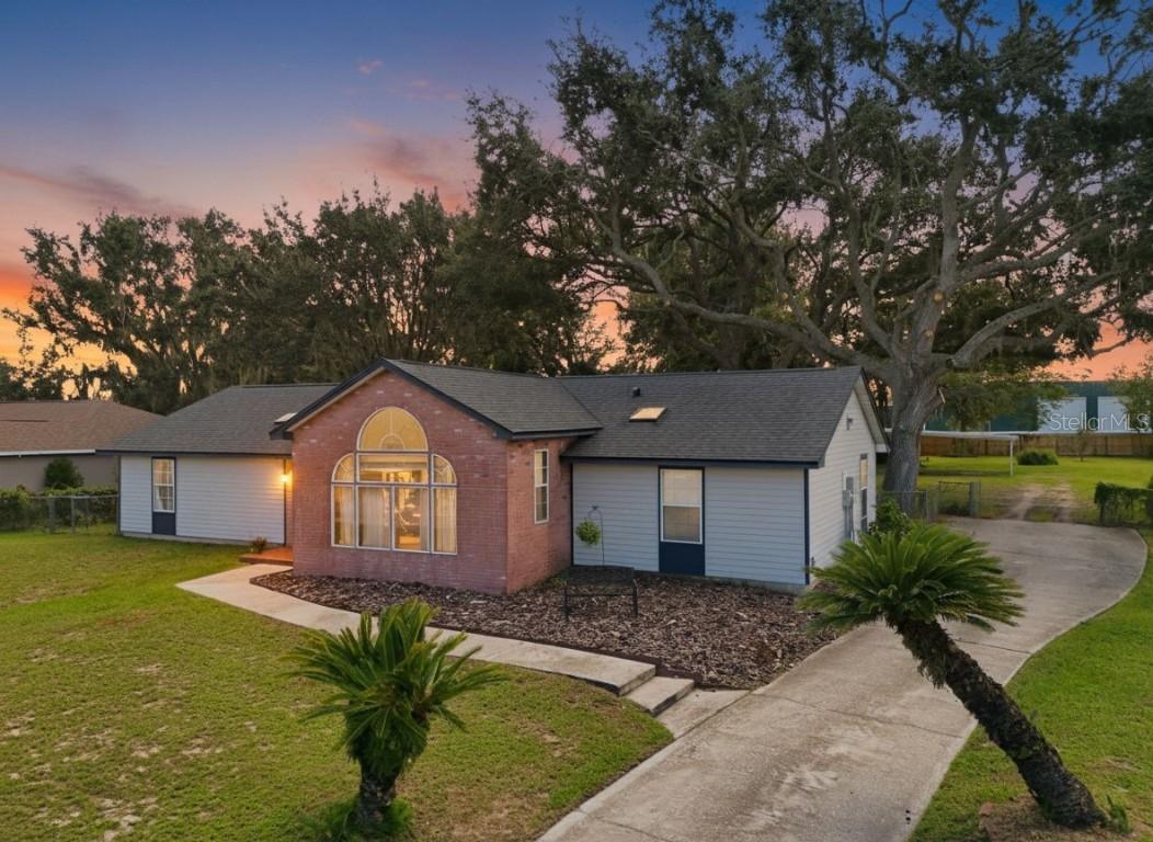 307 Water Shore Dr., Leesburg, FL 34748