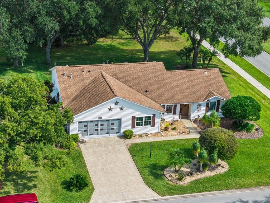 26600 Racquet Cir., Leesburg, FL 34748