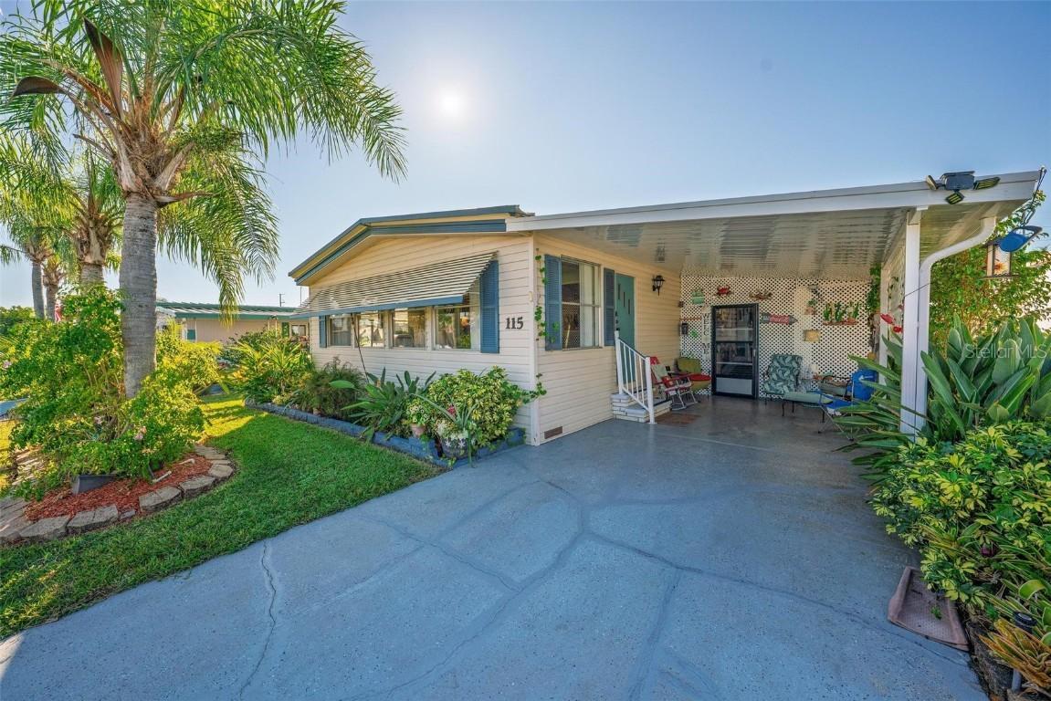 115 Tropical Ln., Leesburg, FL 34748