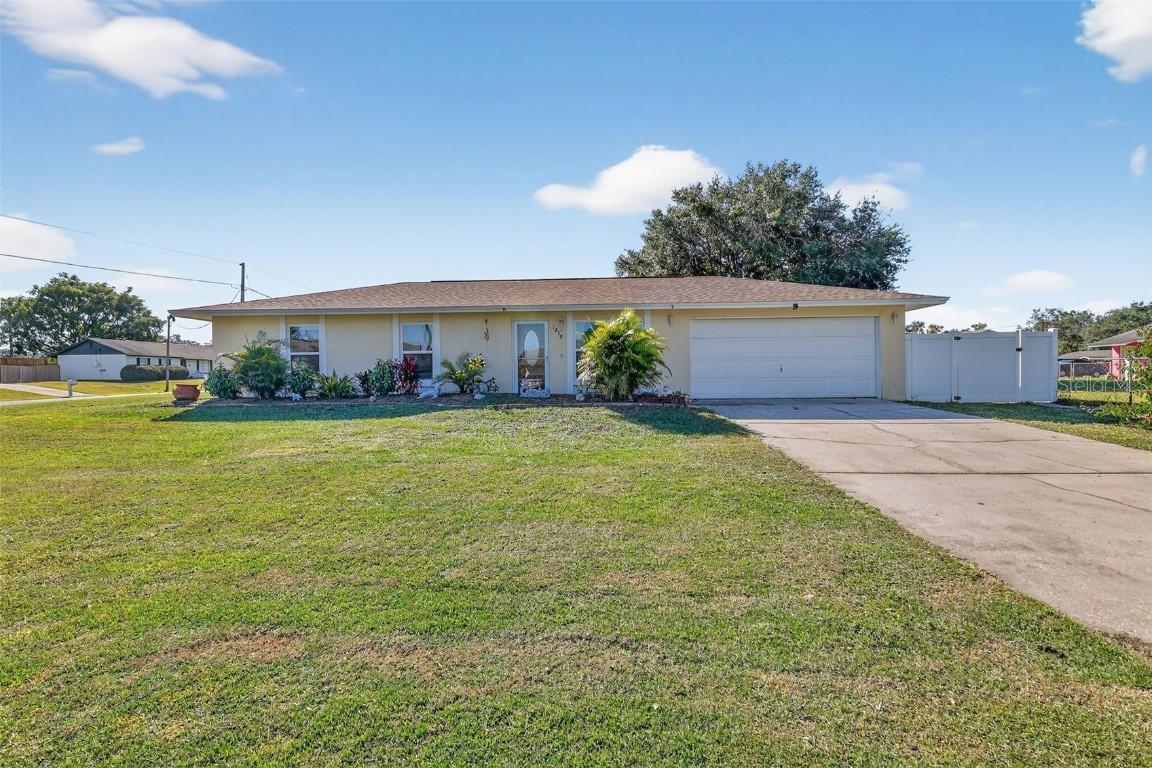 1239 Padgett Cir., Lady Lake, FL 32159