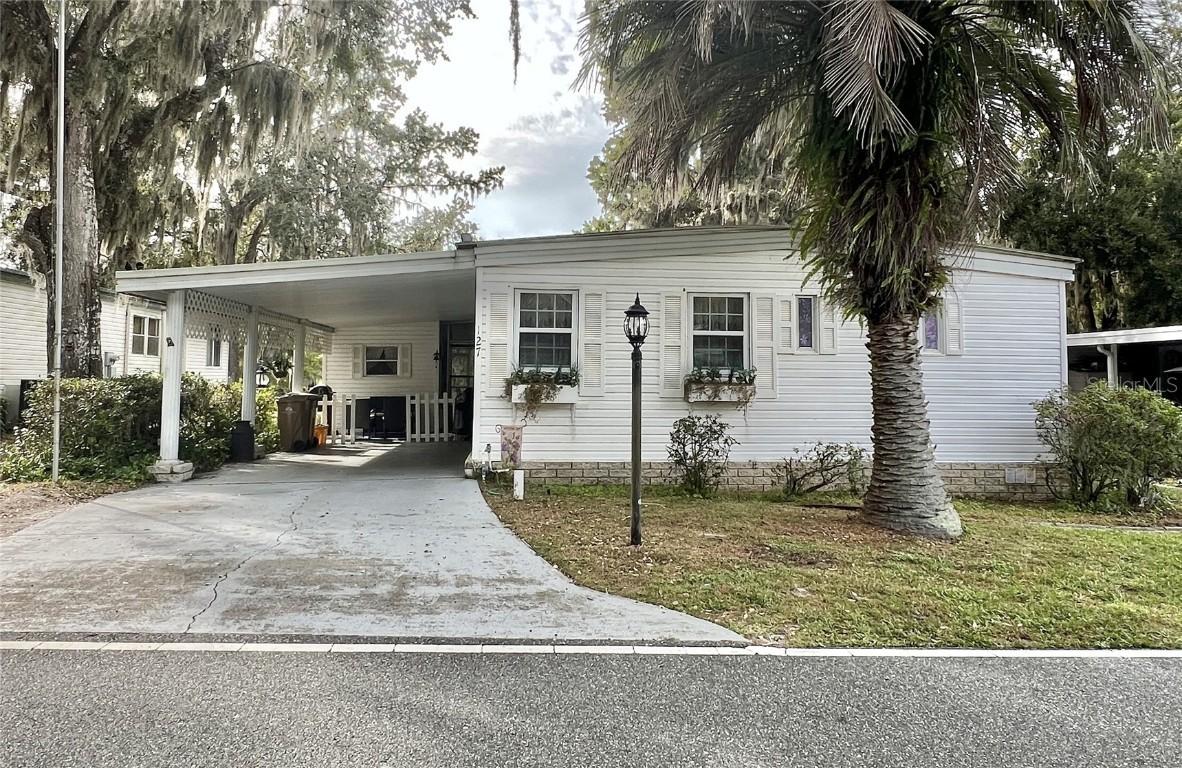 127 Royal Palm Dr., Leesburg, FL 34748