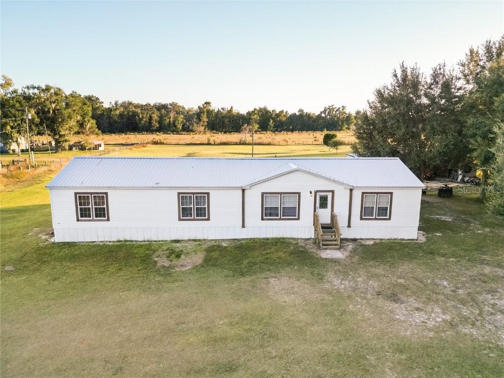 177 Elm St., Center Hill, FL 33514