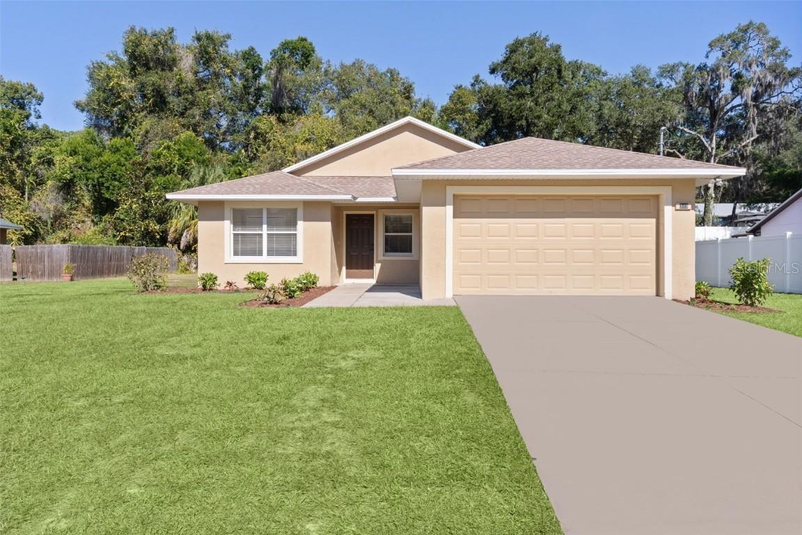 323 W Lady Lake Blvd., Lady Lake, FL 32159