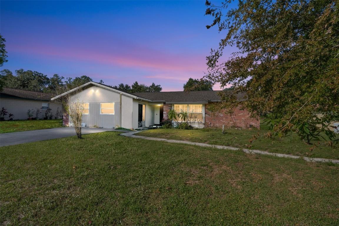 203 Bentbough Dr., Leesburg, FL 34748