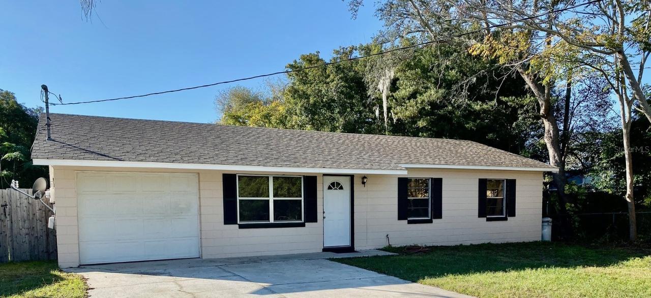 607 Ridge Pl., Tavares, FL 32778