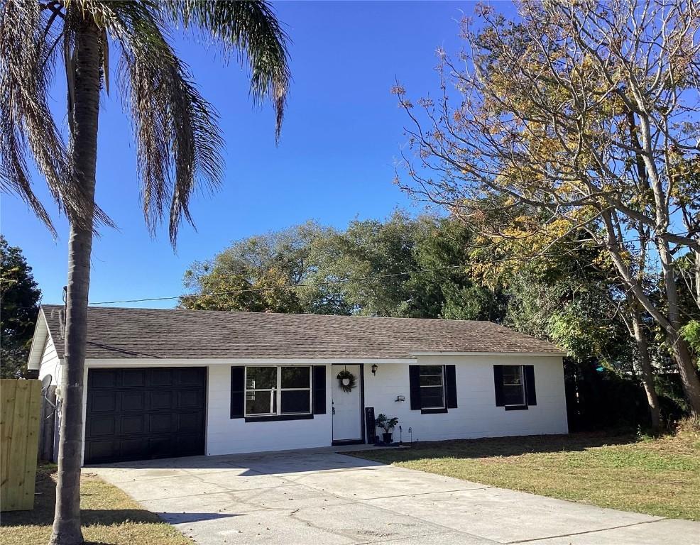 607 Ridge Pl., Tavares, FL 32778