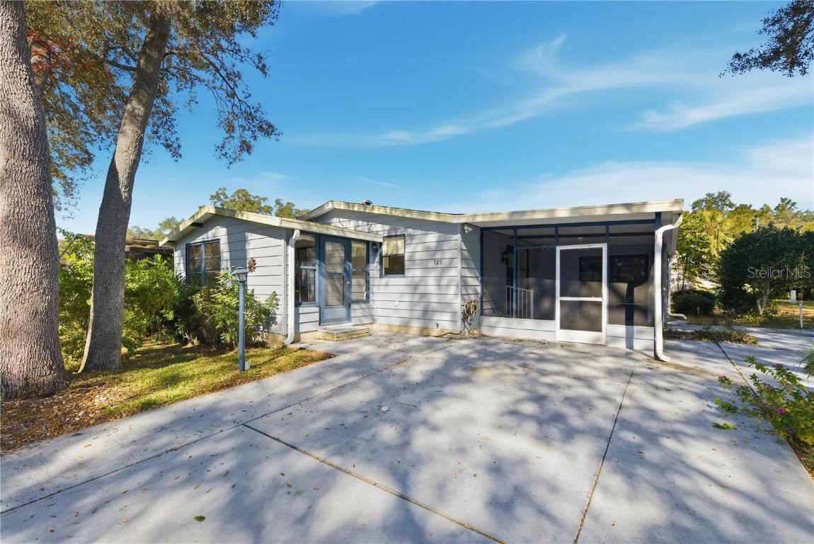 725 Camelia Ct., Lady Lake, FL 32159