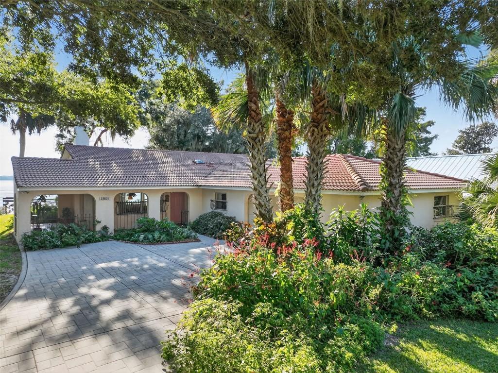 32601 Lakeshore Dr., Tavares, FL 32778