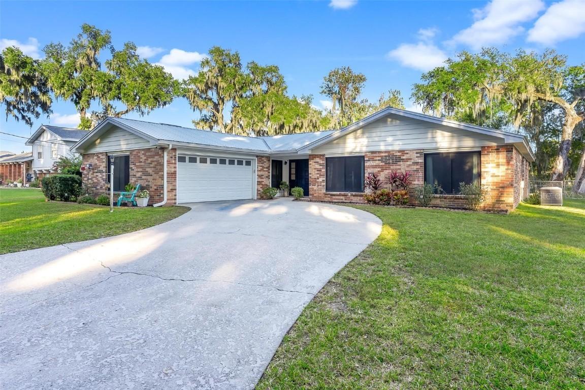 1004 Monterey Dr., Leesburg, FL 34748