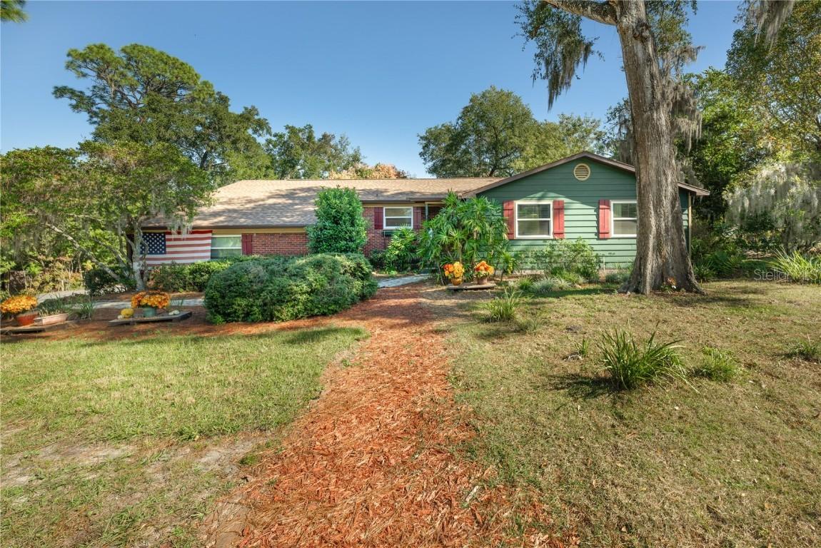 1438 Crestview Dr, Mount Dora, FL 32757