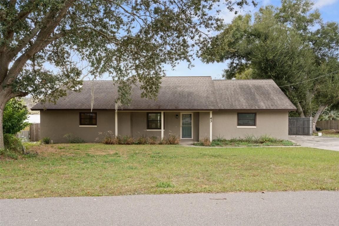 43 Lake Jackson Dr., Mascotte, FL 34753