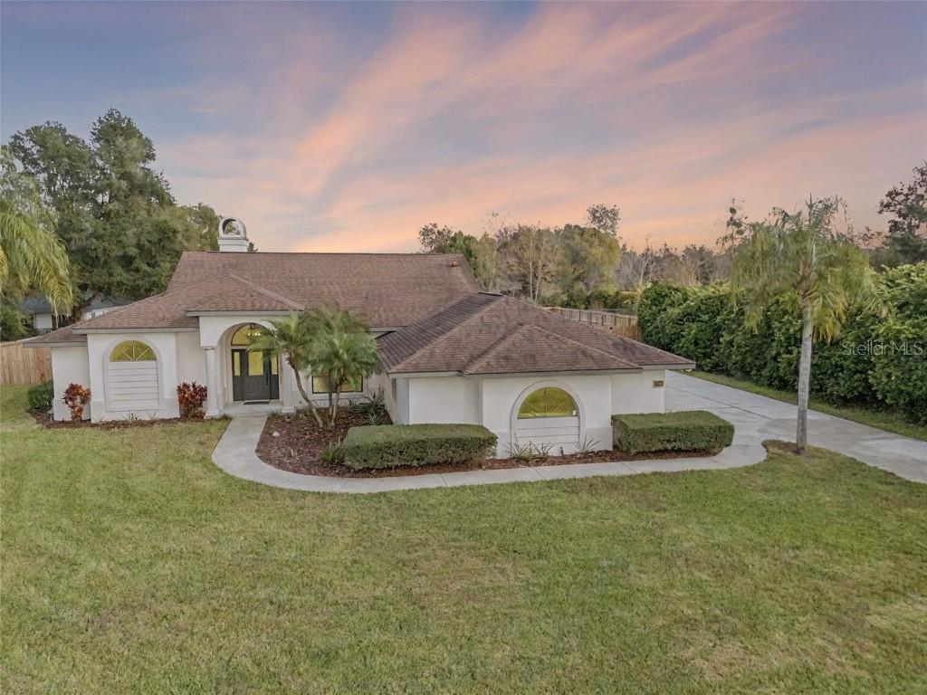 26820 Bloomfield Ave., Yalaha, FL 34797