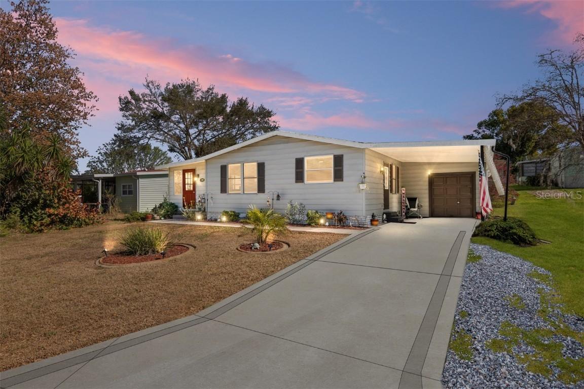 1727 Hilton Head Blvd., Lady Lake, FL 32159