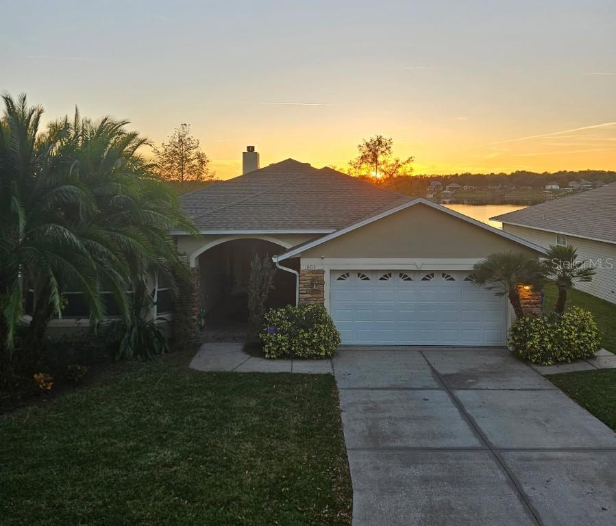 1601 Lake Villa Dr., Tavares, FL 32778