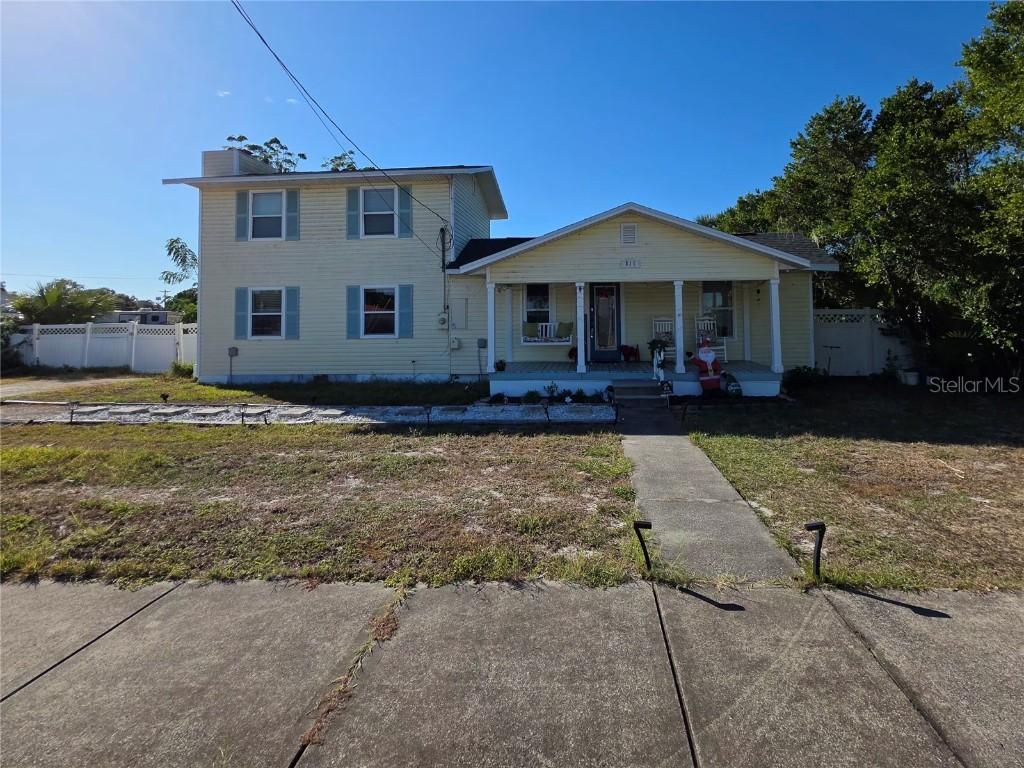 811 N Disston Ave., Tavares, FL 32778