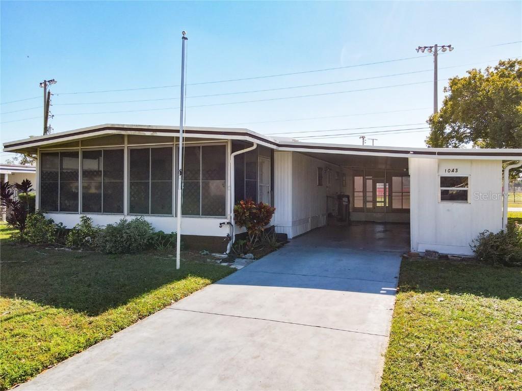 1043 Capella Dr., Tavares, FL 32778