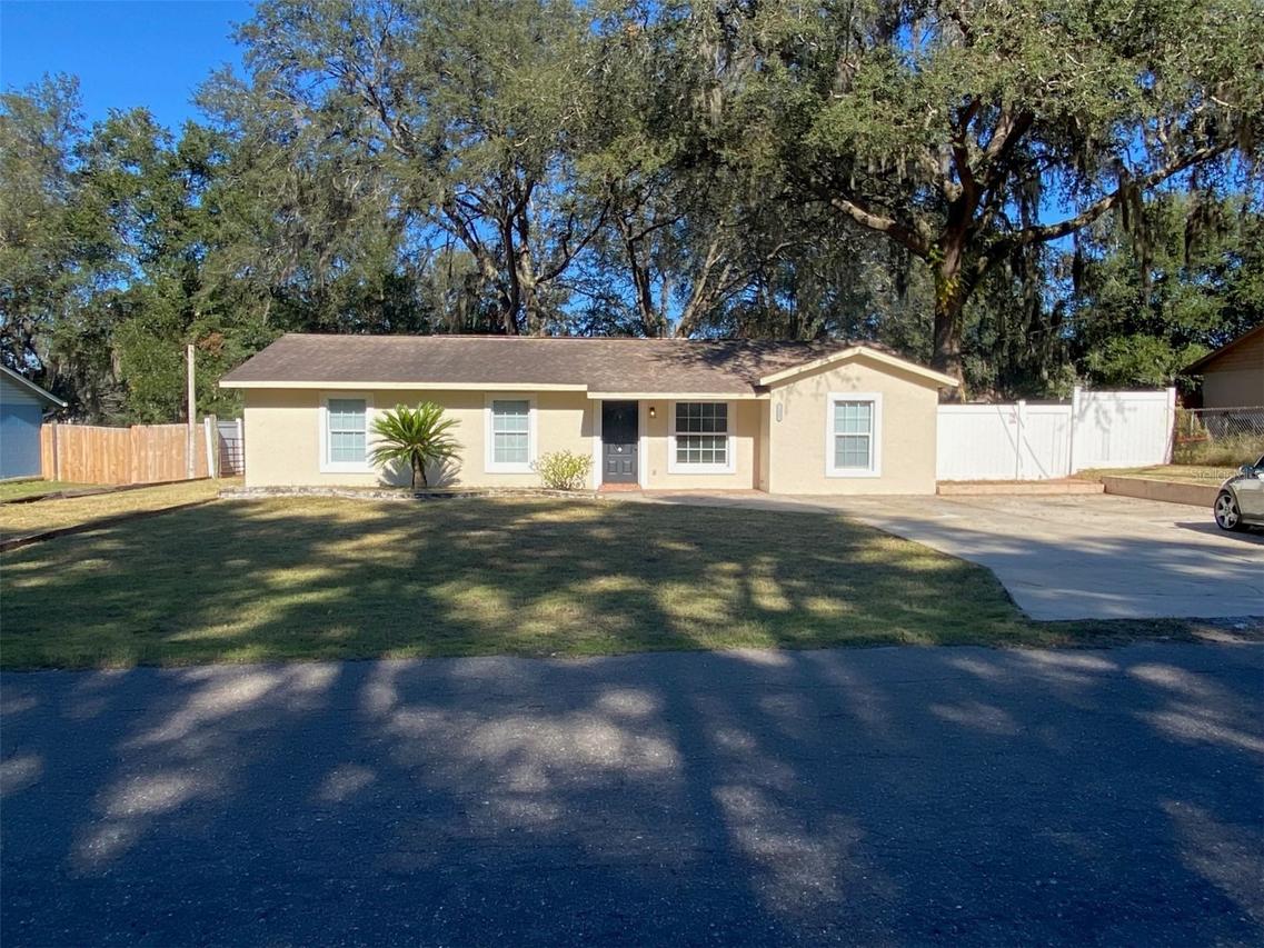 11585 SE 129th Ln., Ocklawaha, FL 32179