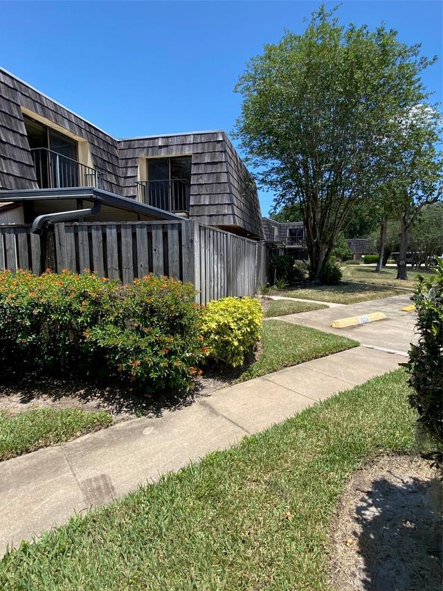 1004 Royal Oak Blvd., Leesburg, FL 34748