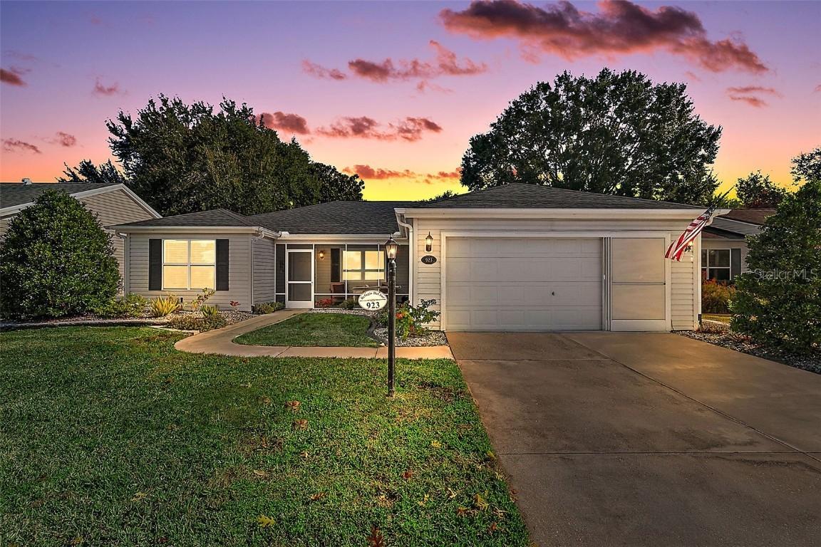 923 Camino Del Rey Dr., The Villages, FL 32159