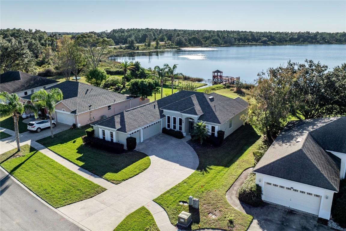 3804 Bayshore Cir., Tavares, FL 32778