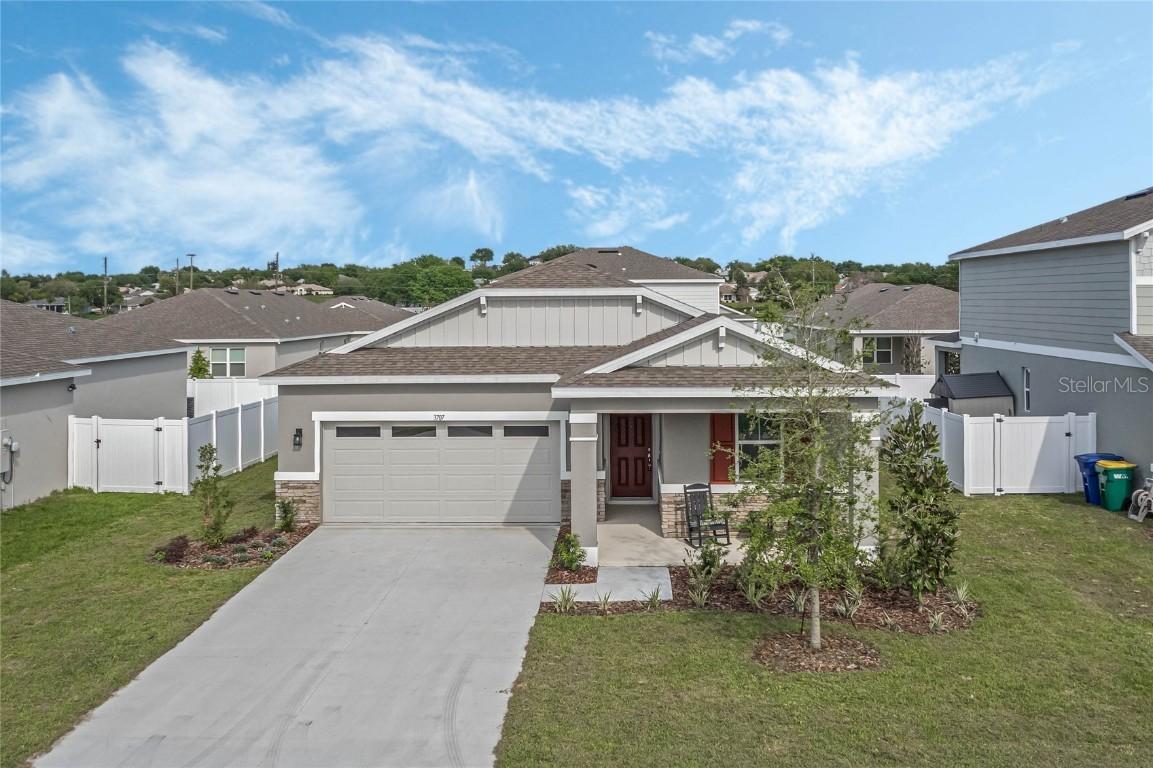 3707 Malad Way, Tavares, FL 32778