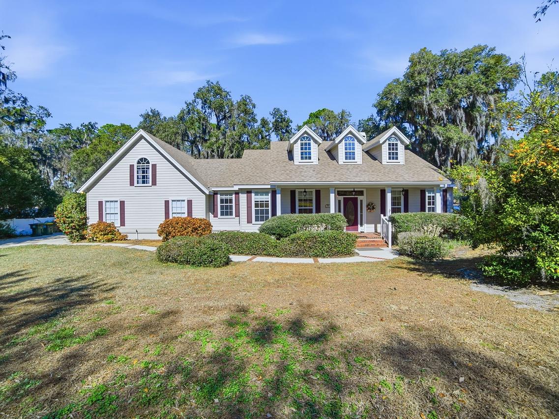 592 Crescent St., Umatilla, FL 32784