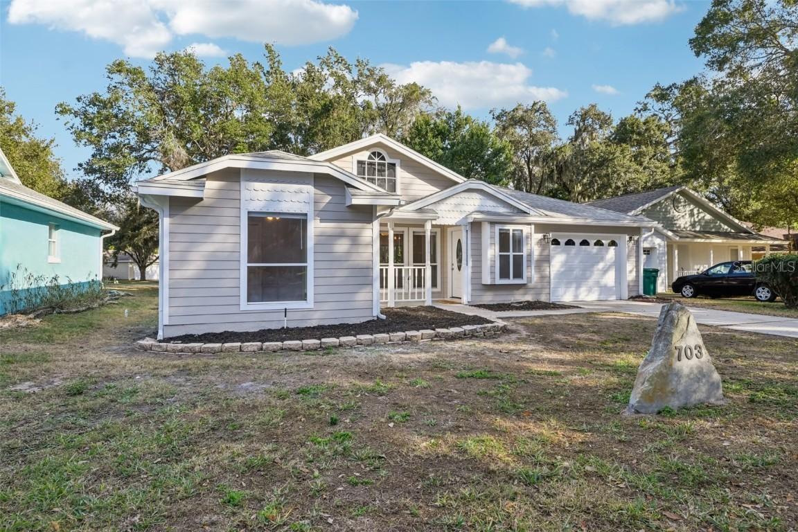 703 Harvard Ct., Eustis, FL 32726