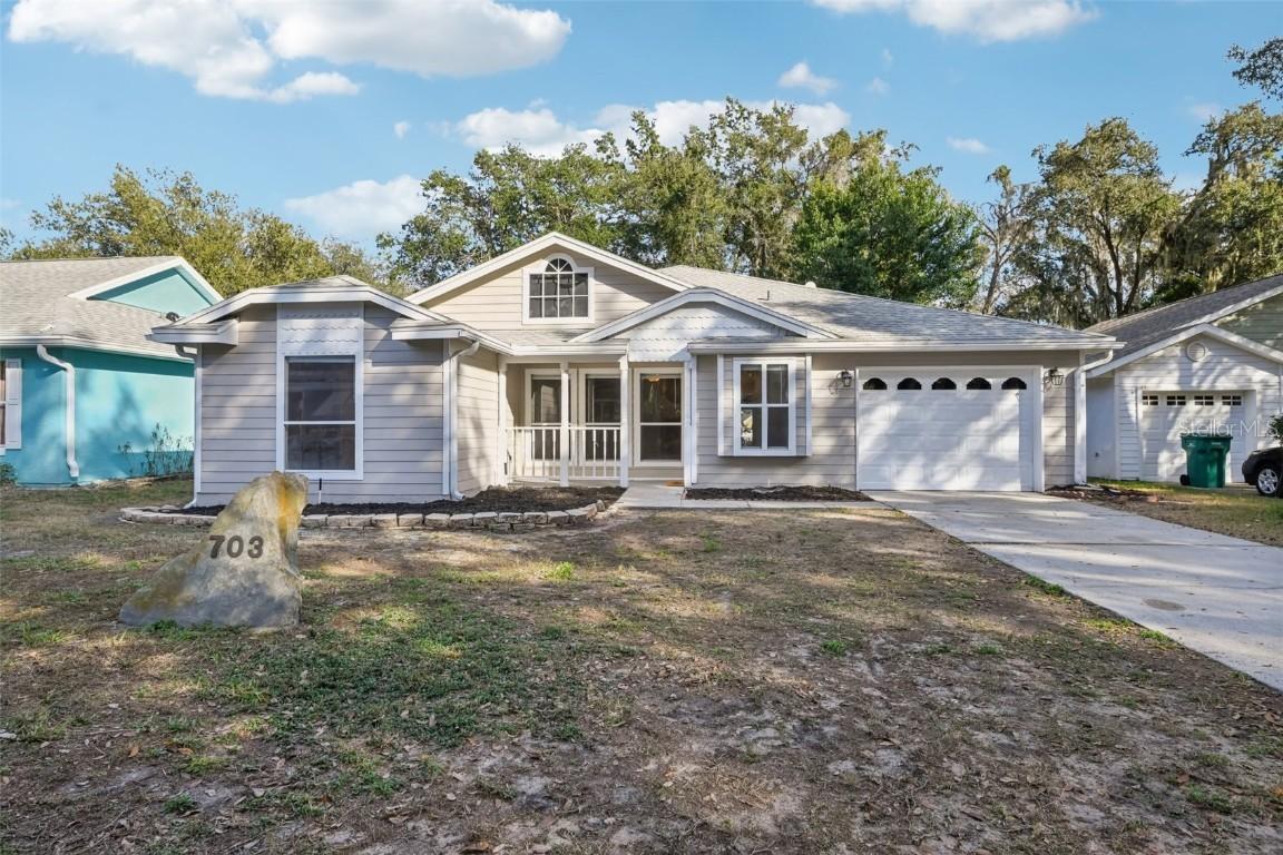 703 Harvard Ct., Eustis, FL 32726
