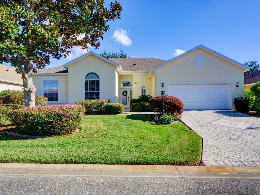 24112 Robinwood St., Leesburg, FL 34748