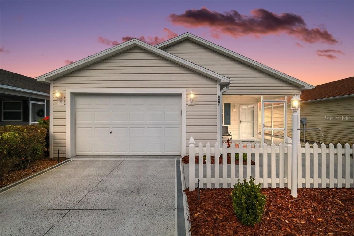 627 Vagabond St., The Villages, FL 32163