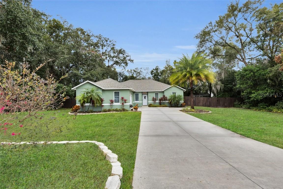 25507 Troon Ave., Sorrento, FL 32776