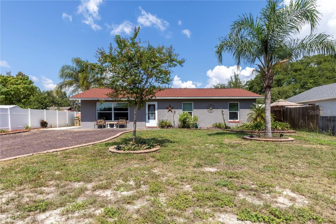 11327 Grove St., Leesburg, FL 34788