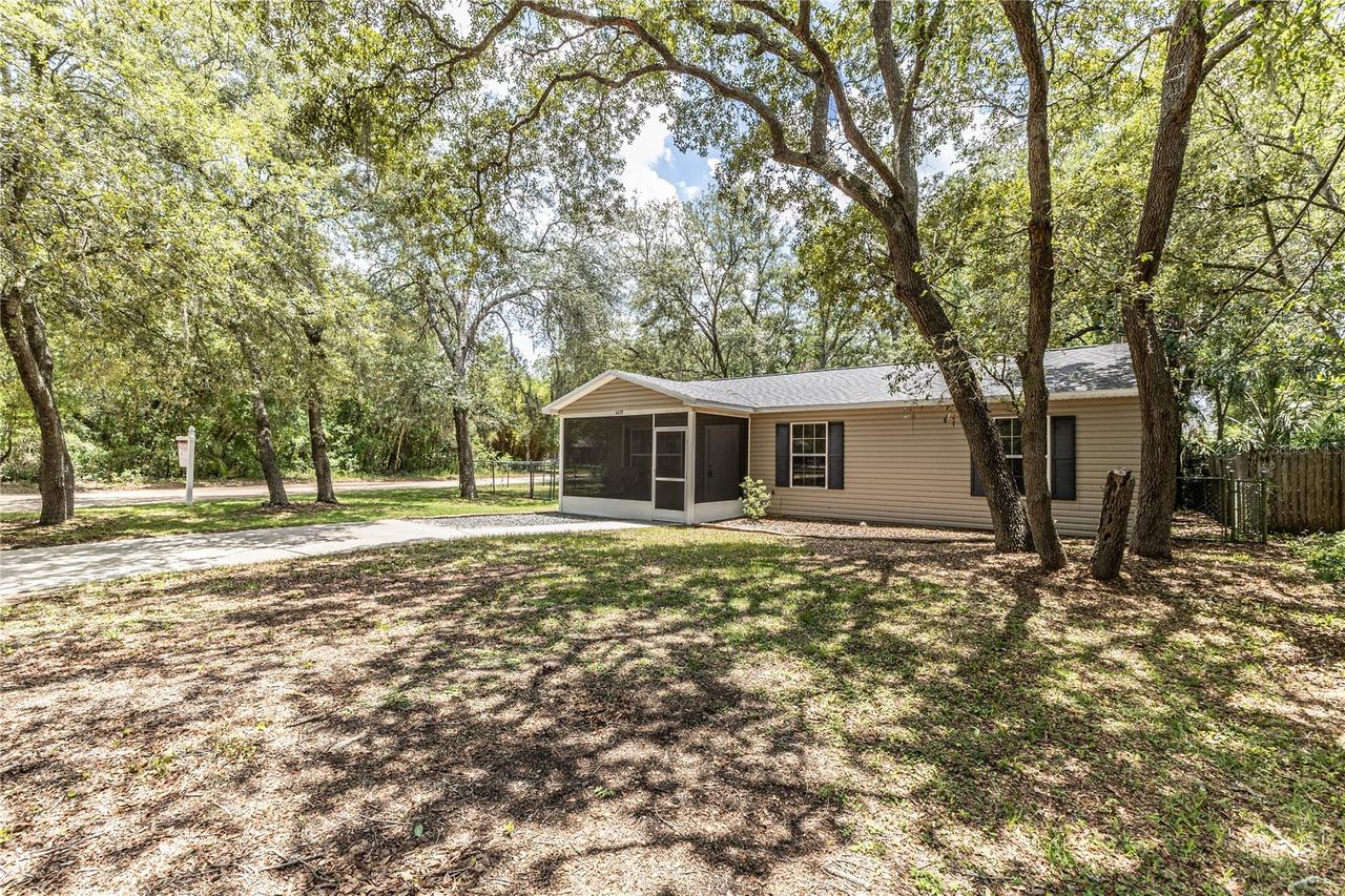 4438 Calamondin St., Lady Lake, FL 32159