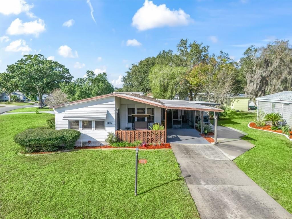 1102 Dustin Dr., Lady Lake, FL 32159