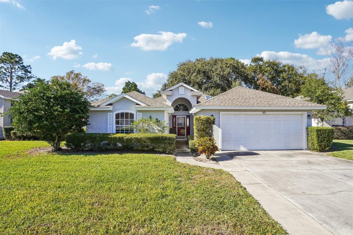 305 Juniper Way, Tavares, FL 32778