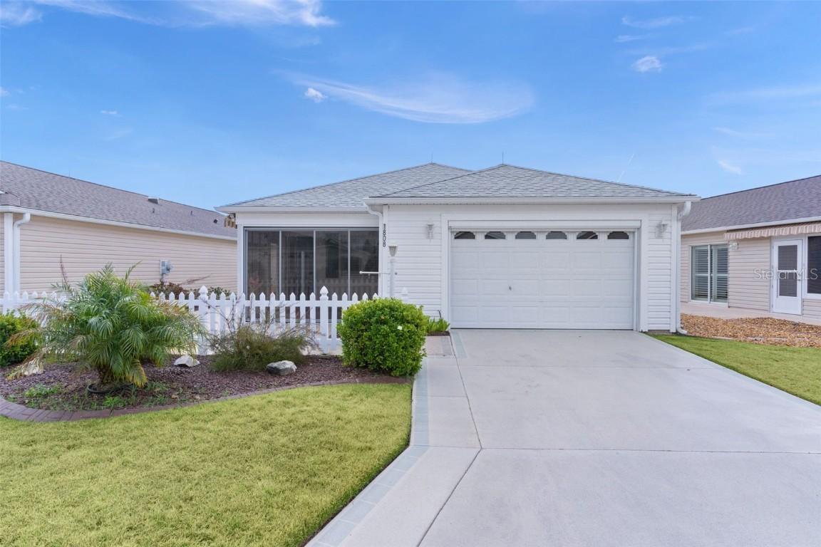 1808 Hallandale Ln., The Villages, FL 32162