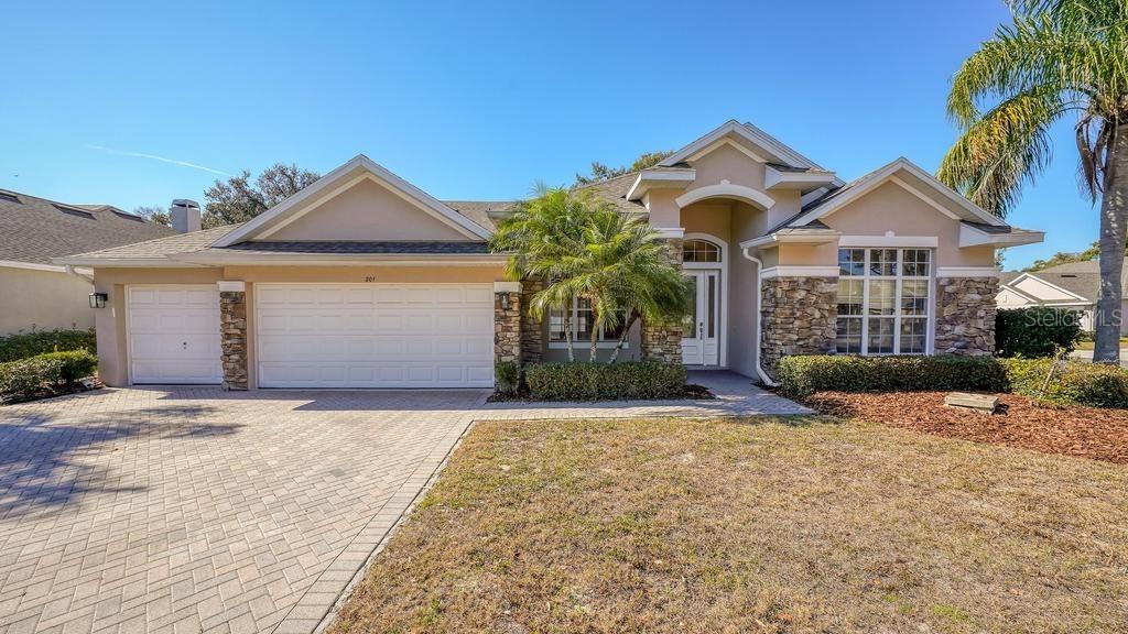 201 W Blue Water Edge Dr., Eustis, FL 32736