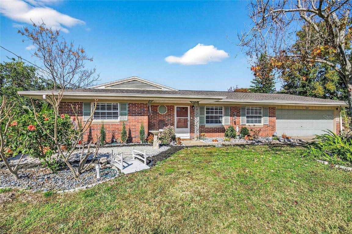 1245 N Pineapple Ln., Eustis, FL 32726