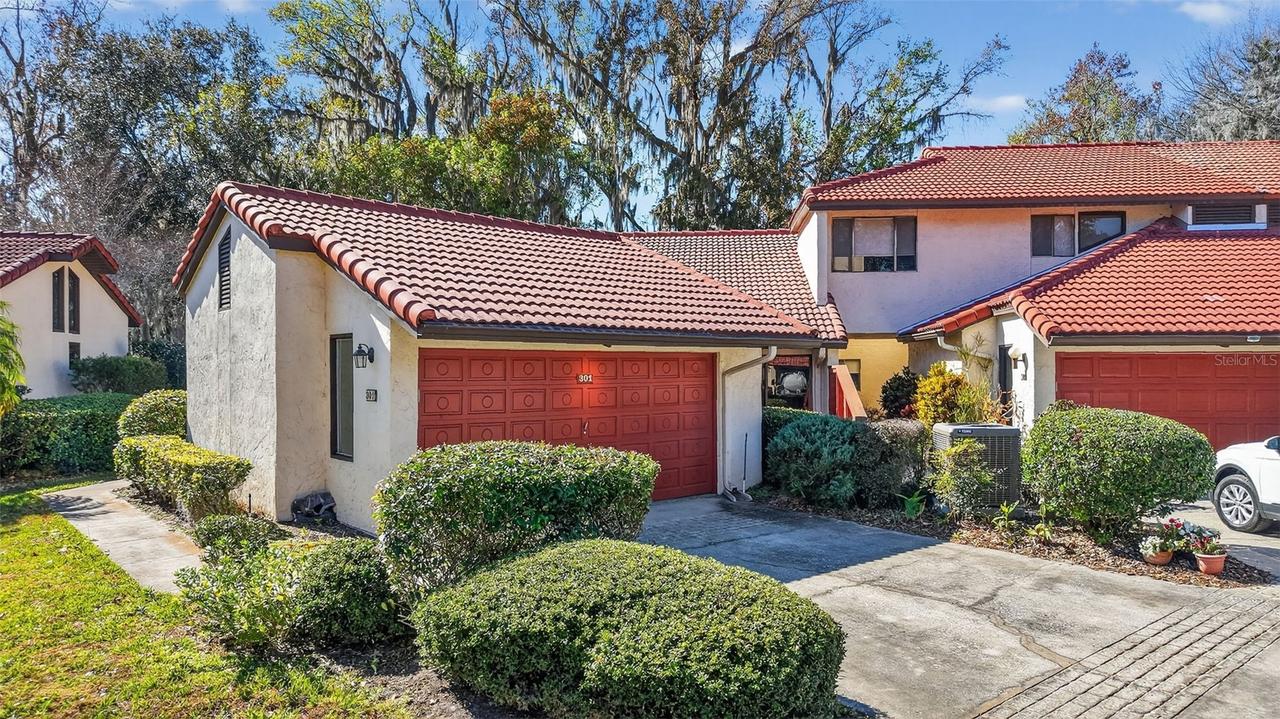 301 Clusterwood Dr., Yalaha, FL 34797