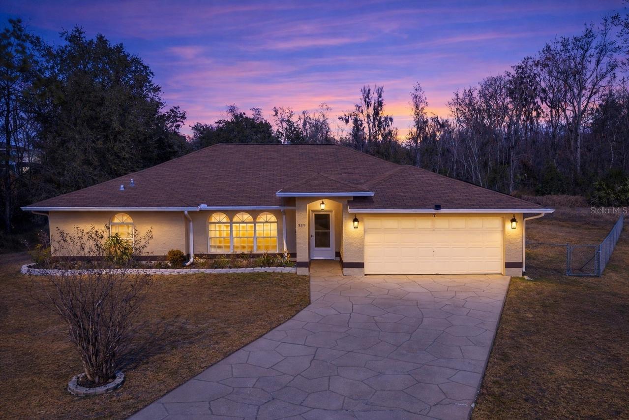 929 Louvre Ct., Kissimmee, FL 34759