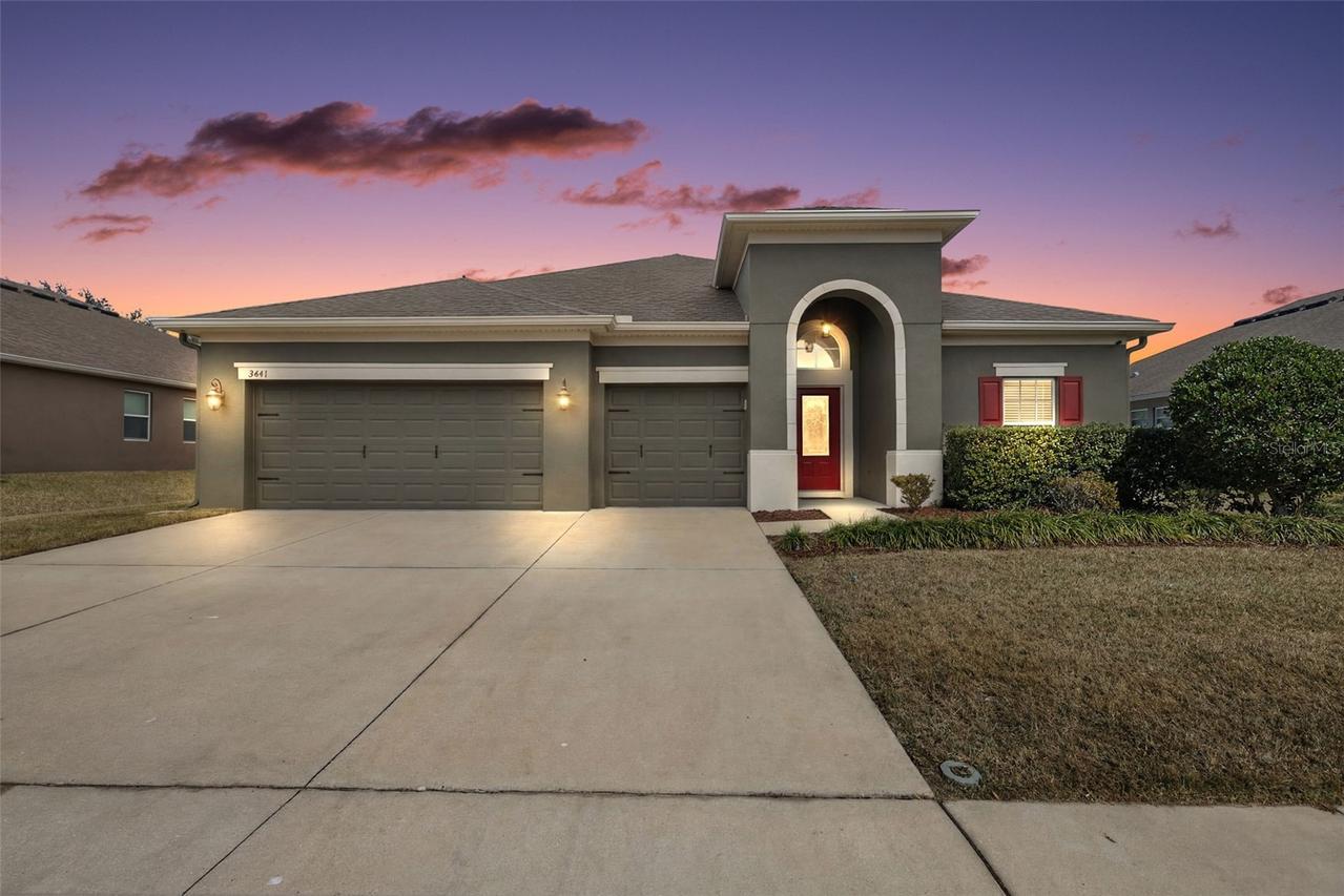 2451 Plumadore Dr., Grand Island, FL 32735