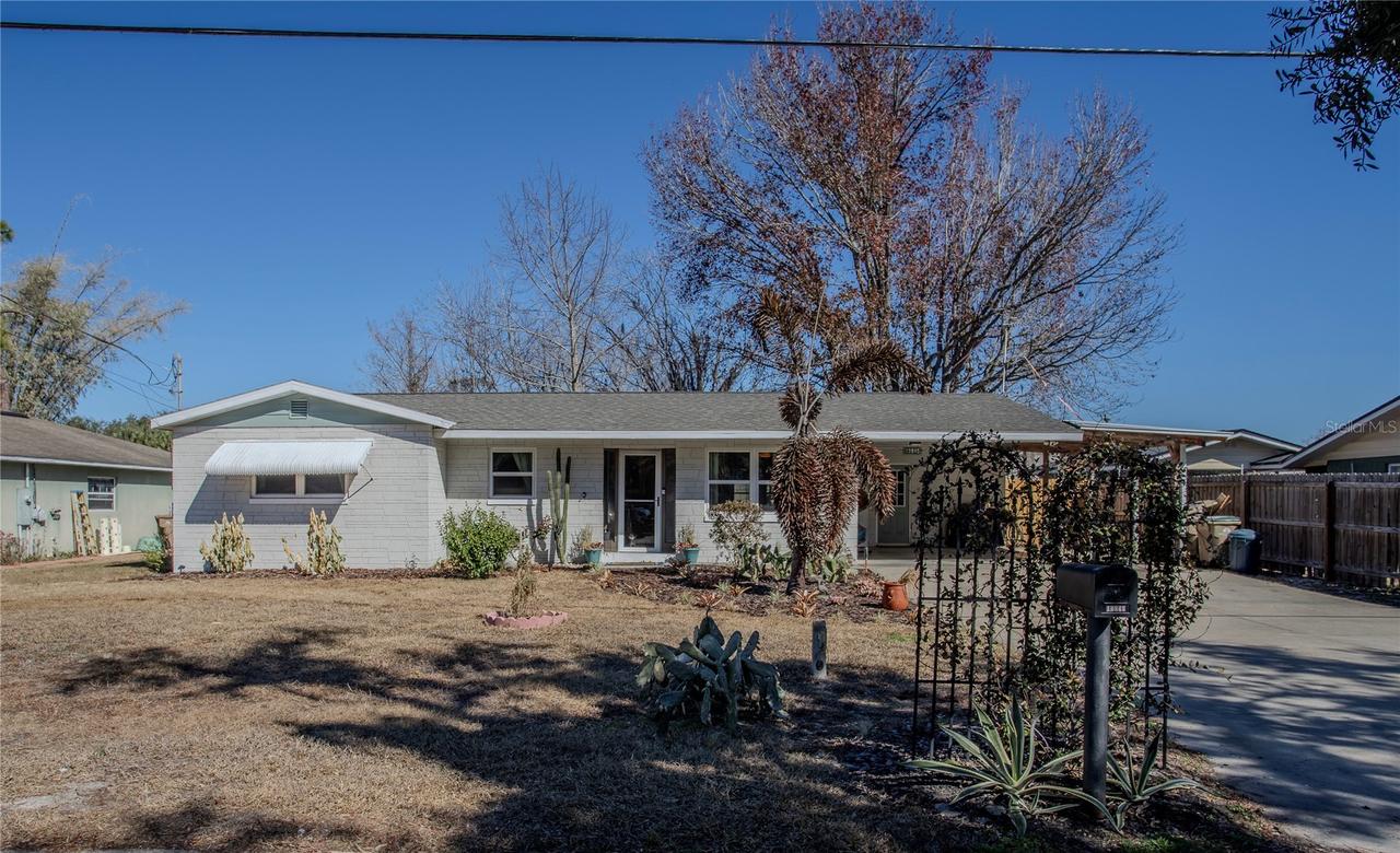 10845 Margaret Dr., Tavares, FL 32778