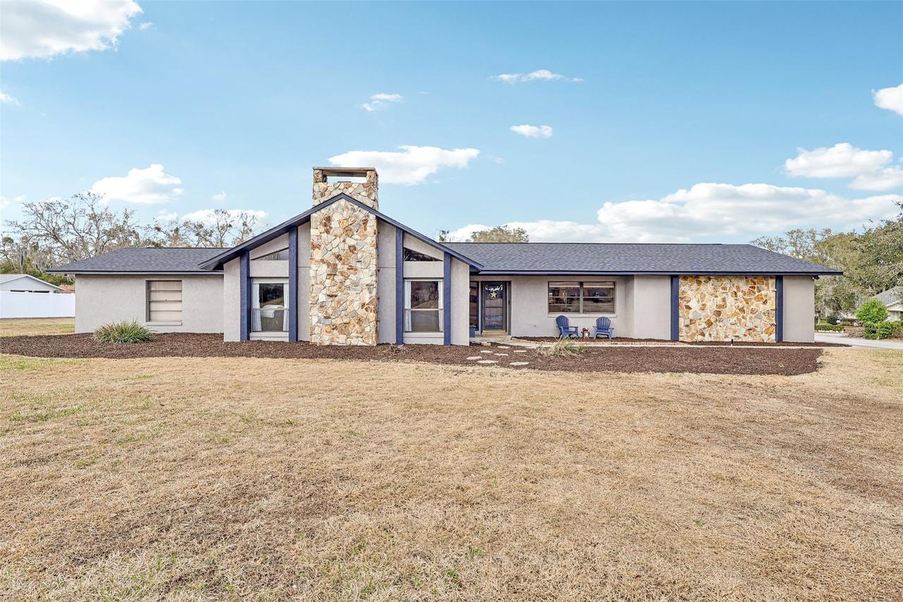 9830 Wedgewood Ln., Leesburg, FL 34788