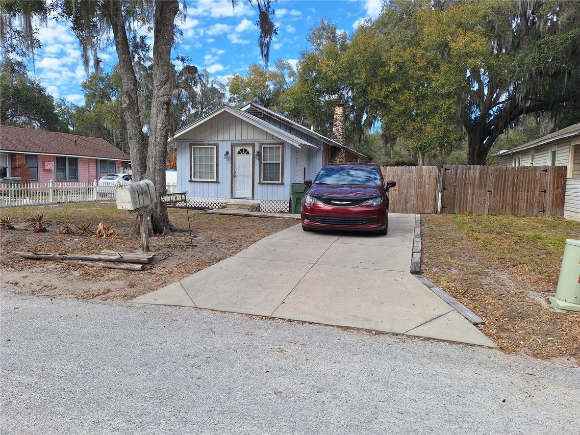 2306 Edgewater Ave., Leesburg, FL 34748